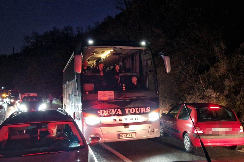 Autobus napravio kaos na Karasovicima 1