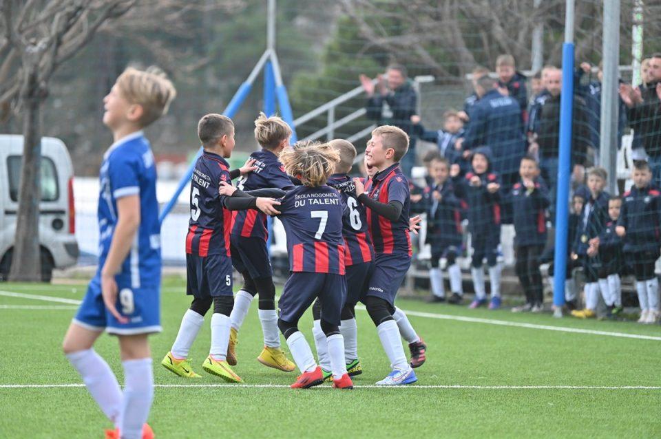 APFEL ARENA MAKARSKA WINTER CUP Škola nogometa DU Talent s dva prva mjesta!