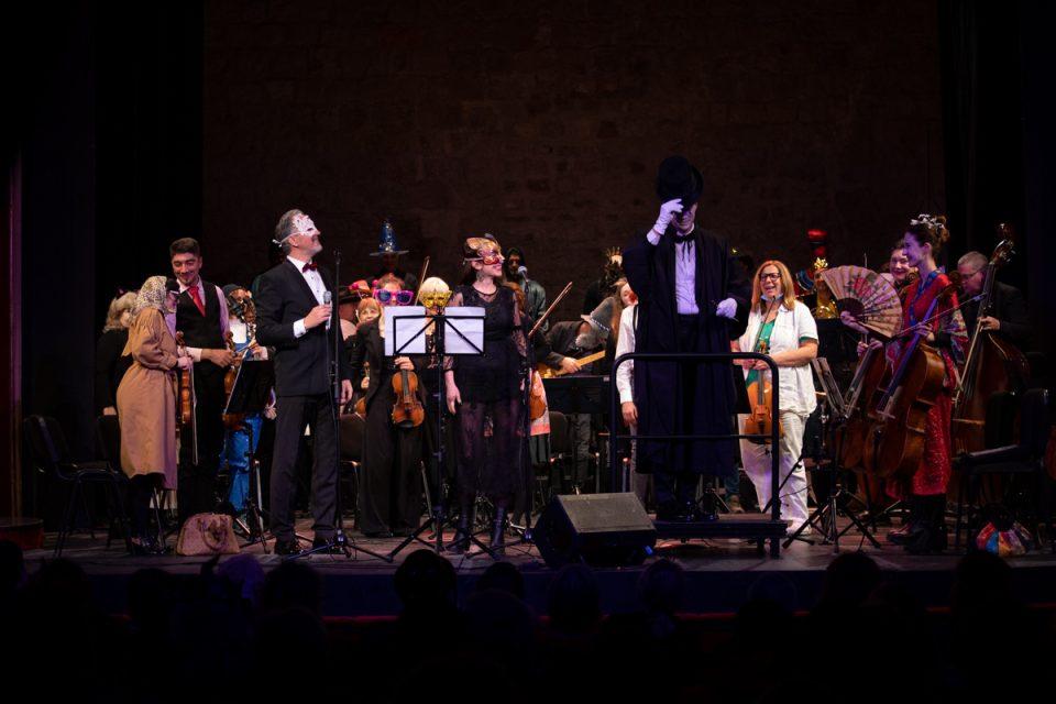 [FOTO/VIDEO] Maškarani koncert Orkestra i gostiju