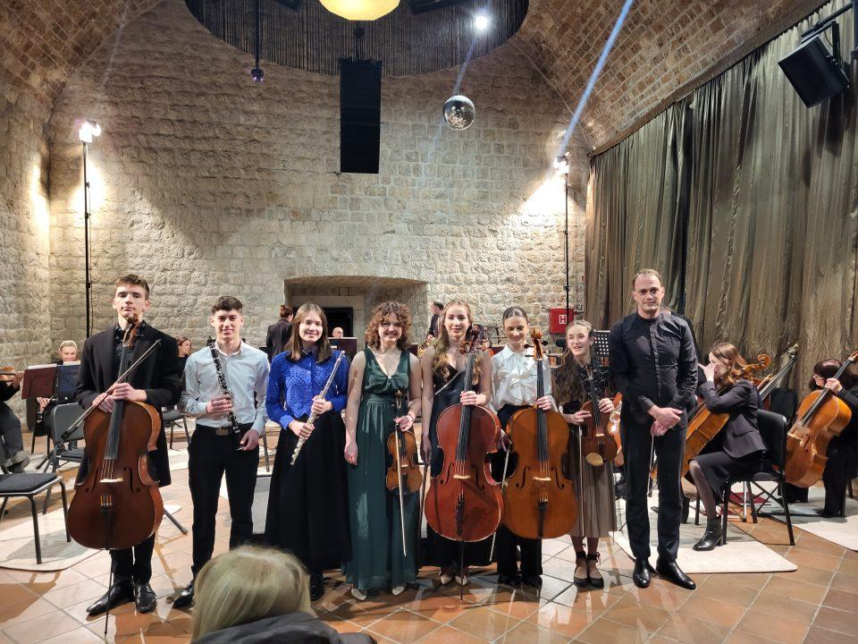 Učenici UŠ Luke Sorkočevića nastupili s Orkestrom