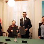 Gradonacelnik urucio kombi vozilo Drustvu distroficara i invalida cerebralne i djecje paralize 5