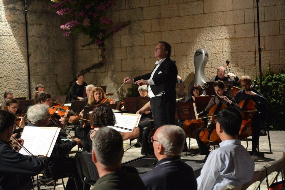 MEĐUNARODNI SEMINAR ORKESTRALNOG DIRIGIRANJA S MAESTROM LAJOVICEM Dirigenti iz svih krajeva svijeta u Dubrovniku!