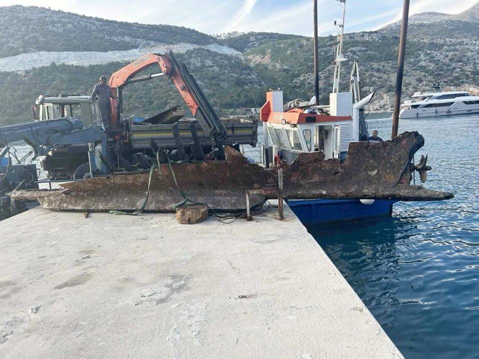 U Čajkovićima izvučen potopljeni brod Mañana