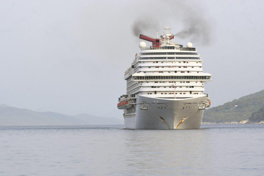 c CARNIVAL CRUISER015