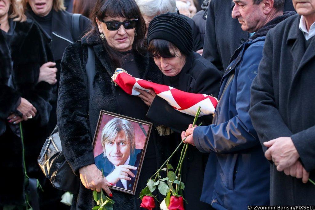 VJEČNI POČINAK Posljednji ispraćaj Jurice Popovića u Metkoviću 1 PXL 301223 108021364