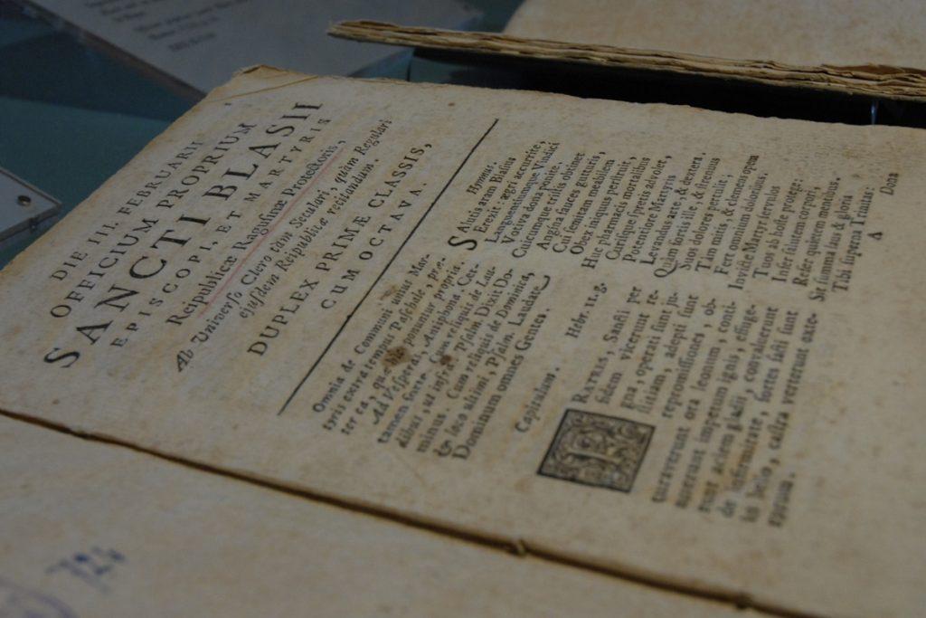 ODRŽANO PREDAVANJE IVICE MARTINOVIĆA 'Geneza Časoslova sv. Vlaha (1672. – 1723.)' u Kneževom dvoru 1 muzeji predavanje 2