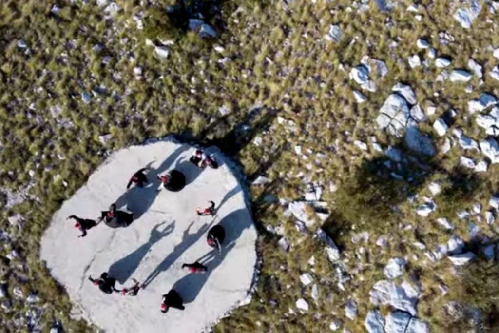 PREDIVAN VIDEO Članovi KUD-a 'Stjepan Radić' otplesali poskočicu na vrhu Sniježnice