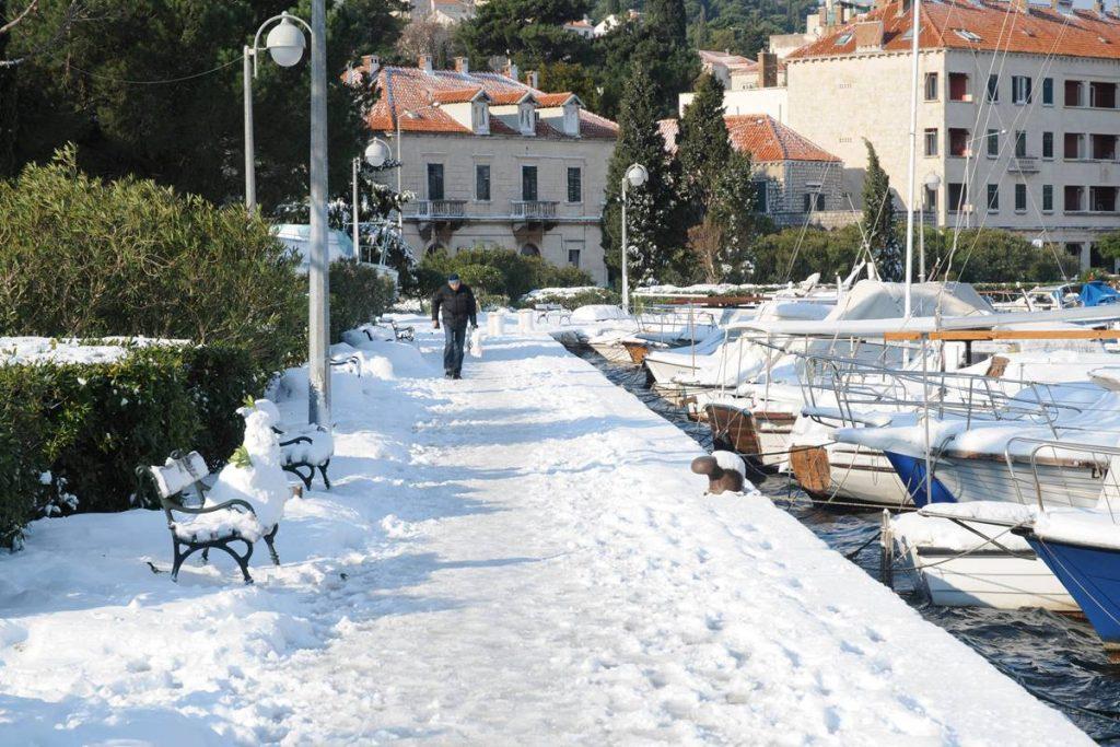 SJEĆATE LI SE SNJEŽNE TARE? Dubrovnik je na današnji dan 2009. zabijelio snijeg