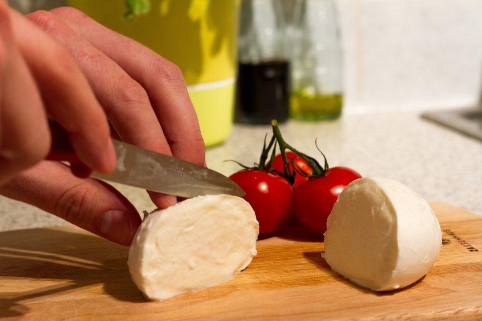 Lagana i prefina - što je to mozzarella i kako ovaj kremasti sir napraviti kod kuće