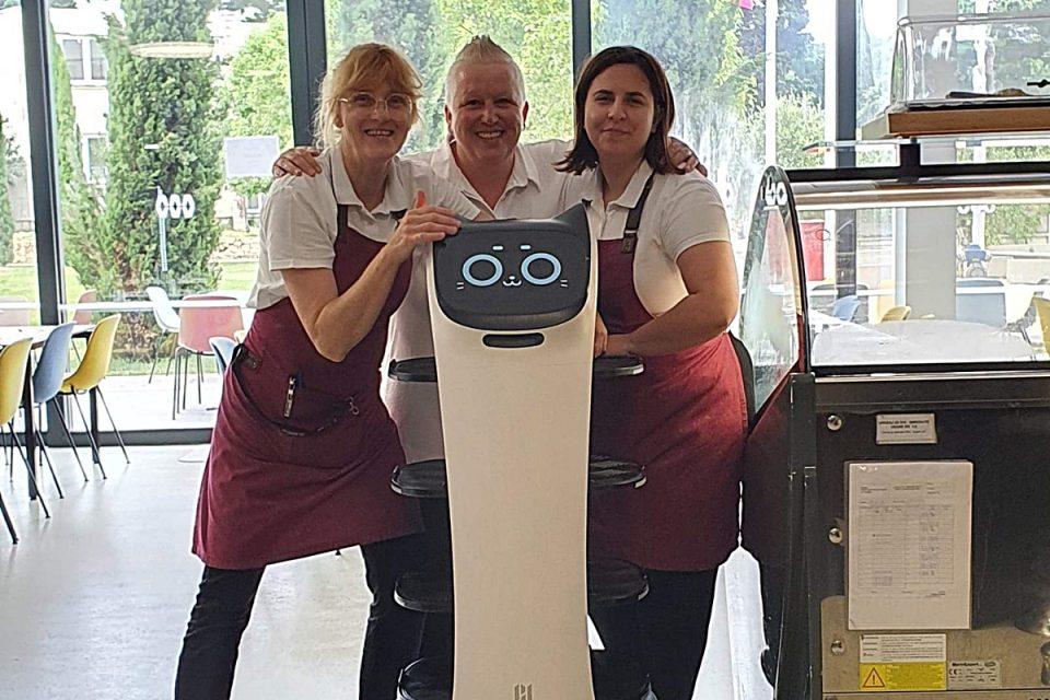 robot konobarice studentski dom