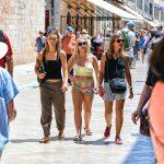 turisti moda spica stradun