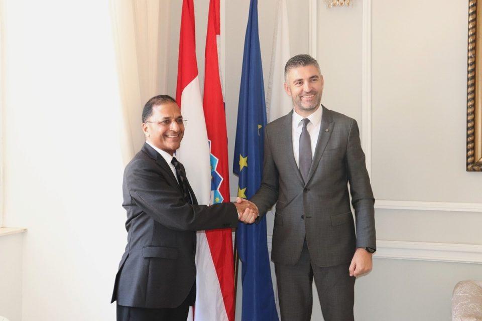 Indijski veleposalnik 11