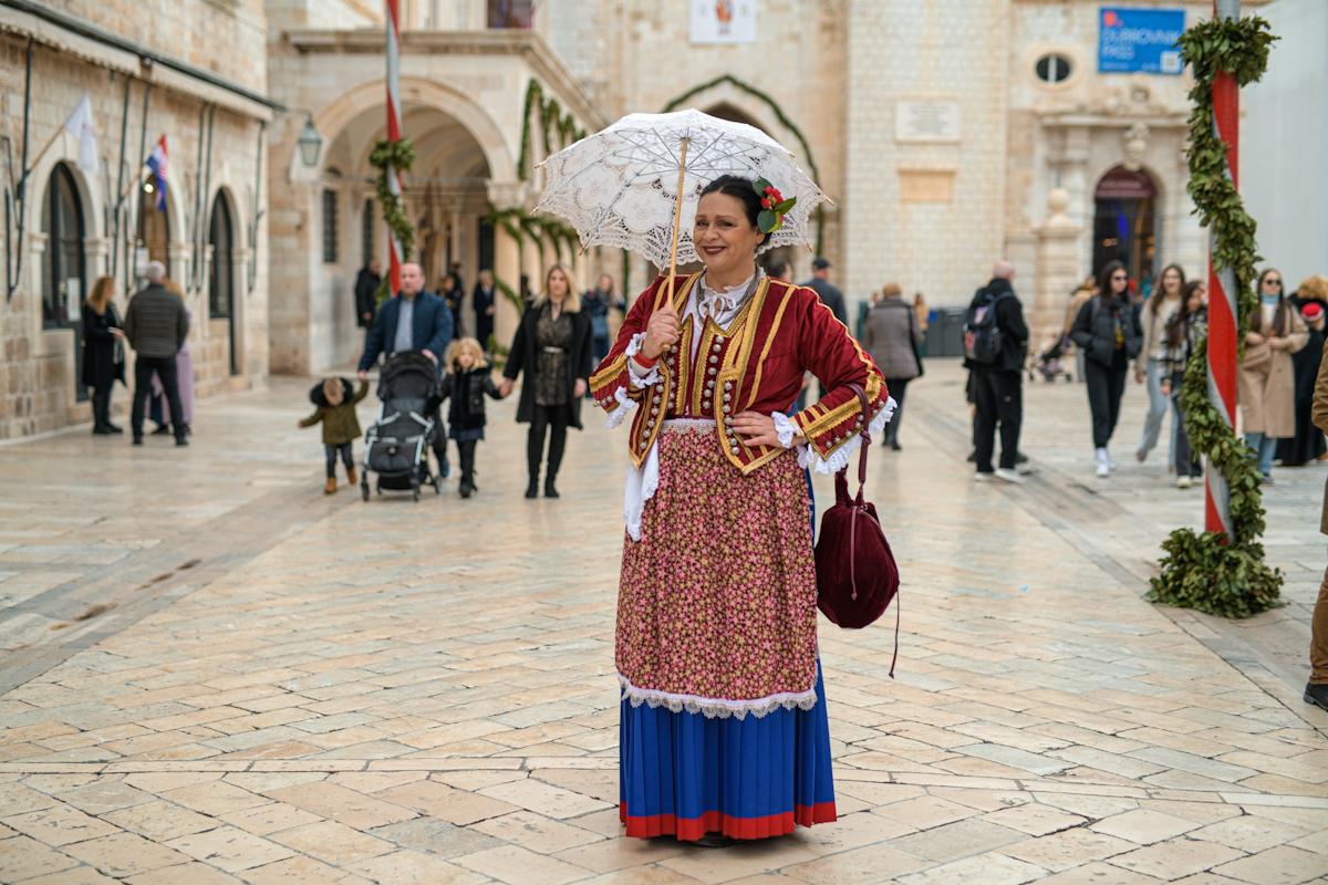SVAKA NOŠNJA SVE LJEPŠA OD LJEPŠE Mladi i stari s ponosnom predstavljaju svoju tradiciju 5 fotoprica sv vlaho 16