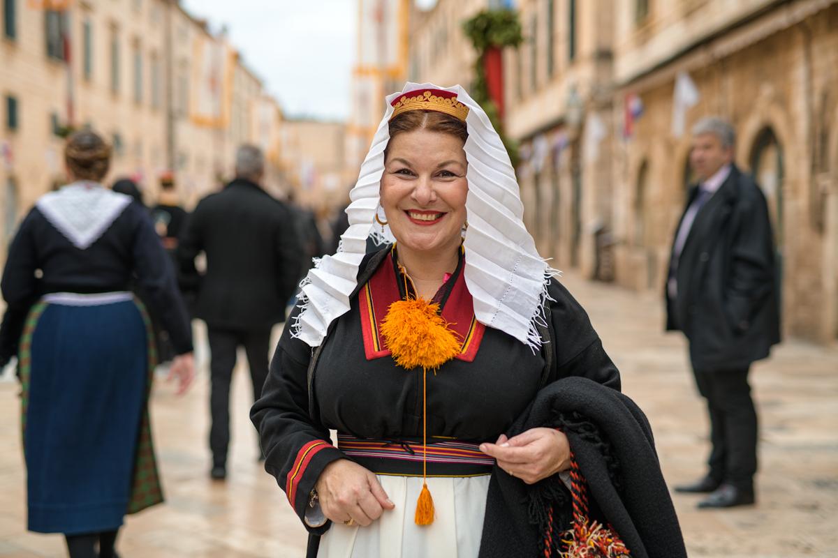 SVAKA NOŠNJA SVE LJEPŠA OD LJEPŠE Mladi i stari s ponosnom predstavljaju svoju tradiciju 1 Katija Guljelmović