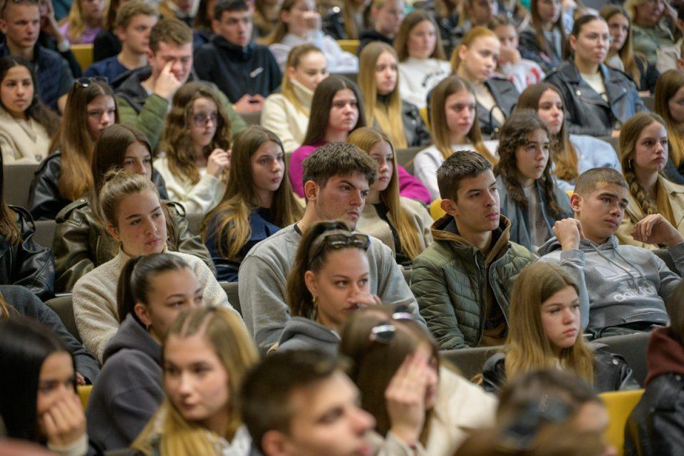 tribina policija mladi dvorana 4