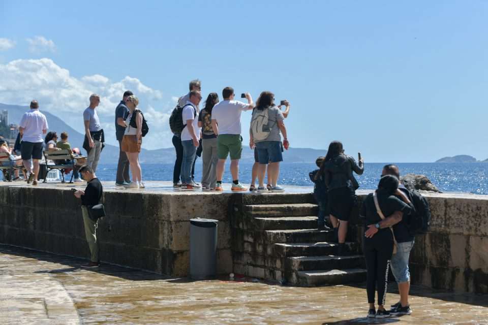 djir pred uskrs turisti travanj 40