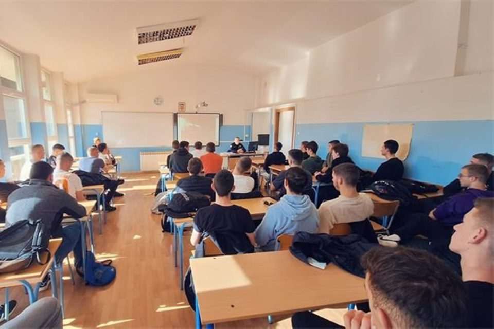 pomorska skola policija predavanje promet 1