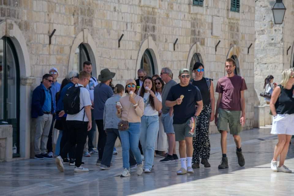 spica svibanj sunce turisti 32