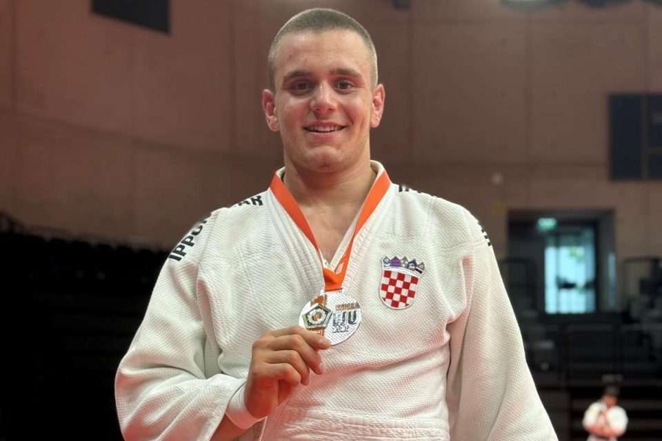 borna butijer srebro 1