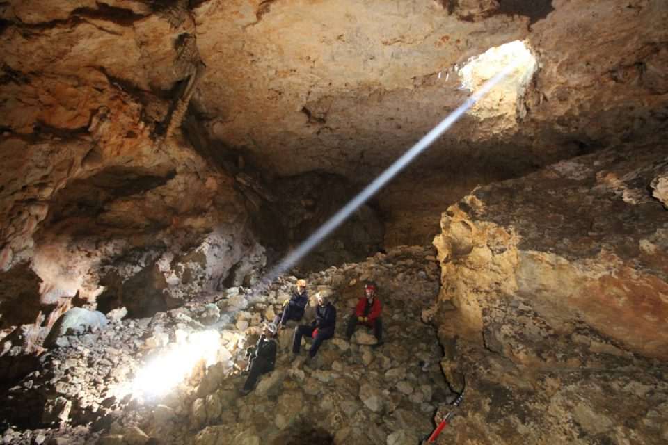 dubrovacki muzeji arheoloski nalazi u spilji Crno jezero 4