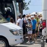 pile guzva turisti izletnicki autobus
