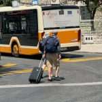 pile turisti libertas autobus kufer