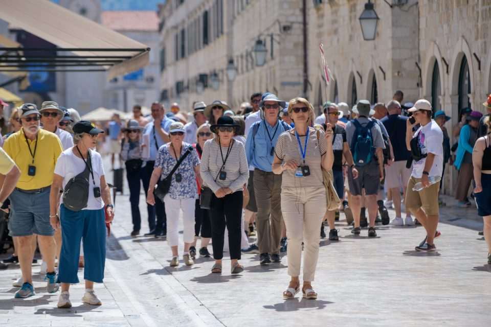 spica turisti nedjelja setnja grad dir setnja 13