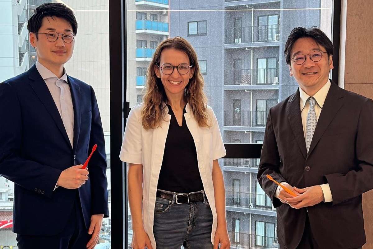 Dr Vesna Kaloh in prof Keiichi Tsukinoki D D S Ph D Kanagawa Dental University web