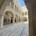 sponza stupovi natpisi