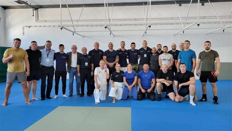 Oberan i Bulić s Mirkom Filipovićem na seminaru 'Use of Force and Tactics' 1 mup3