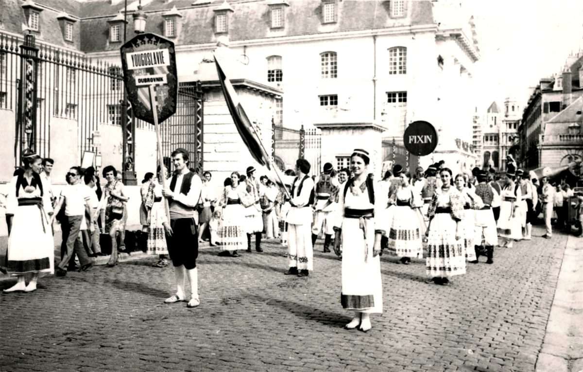 ana barbora hum francuska lindo