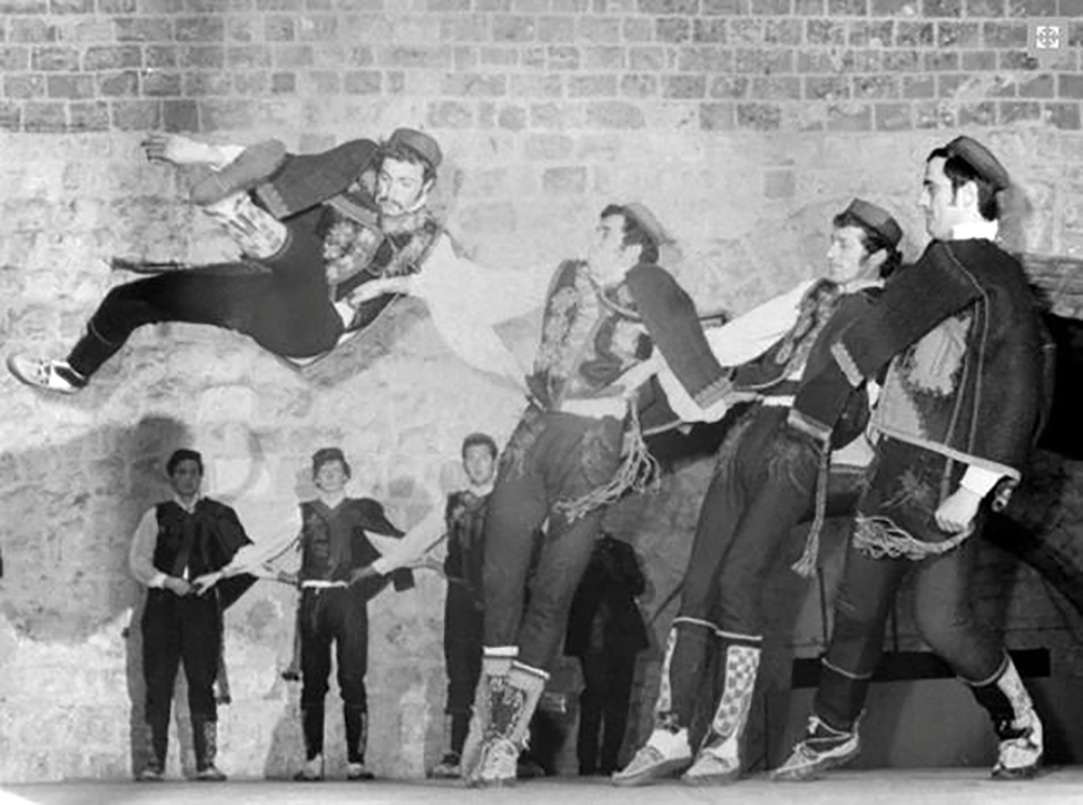 fa lindo 60 godina vrlicko kolo luko brailo u skoku