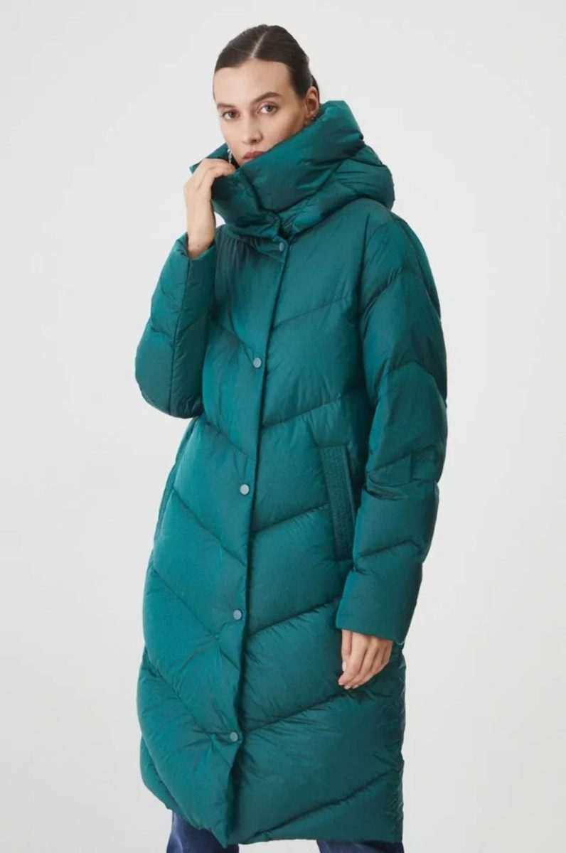 Tri boje ženskih kaputa koje nosimo ove zime 2 kaputi u petrolej boji