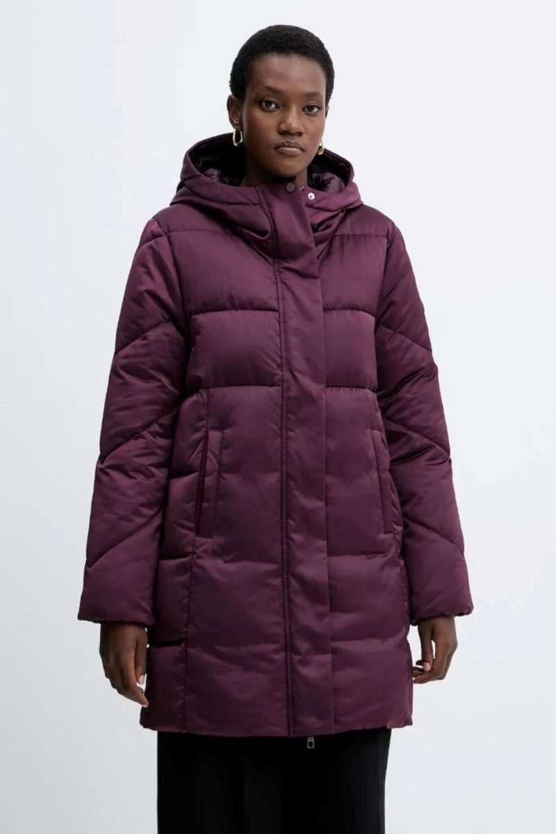 Tri boje ženskih kaputa koje nosimo ove zime 3 kaputi u tamno ljubicastoj boji