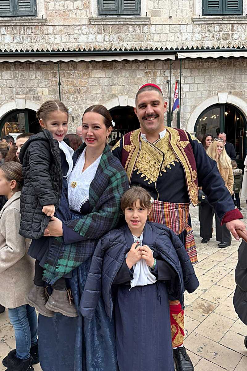 OD BURALA DO STRADUNA S ponosom i ljubavlju nose nošnje svoga kraja! 2 sveti vlaho nosnje mario lale zupa