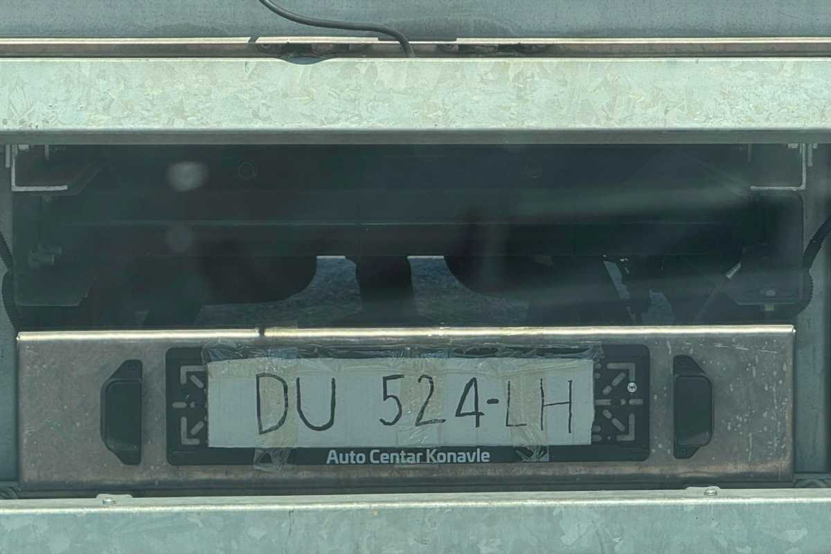 KAD NESTANE PLOČICA, OSTAJE FLOMASTER Koji lik! Registraciju zalijepio selotejpom 1 tablice uredeno