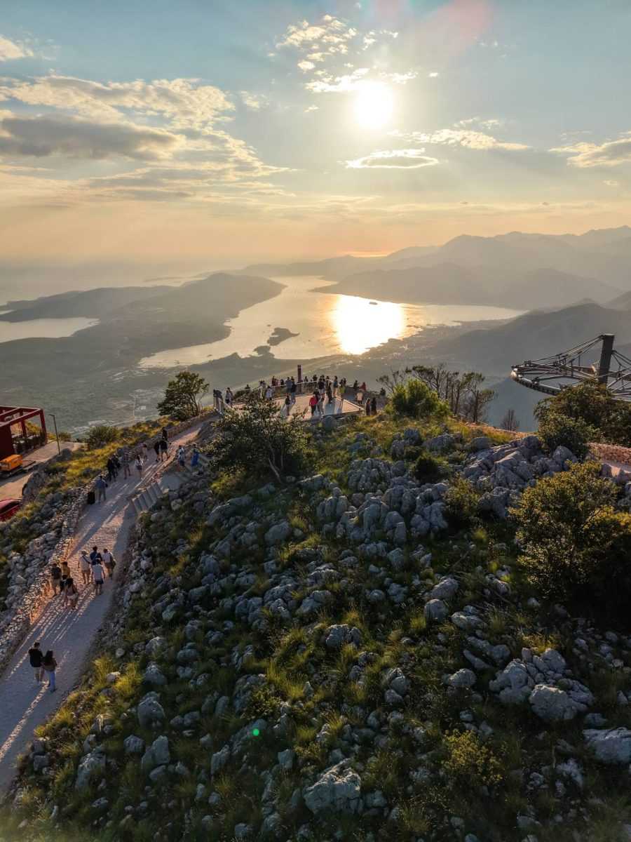 IZ DUBROVNIKA DO LOVĆENA Jednodnevni izlet iznad Boke koji počinje vožnjom žičarom 2 Vidikovac Boka