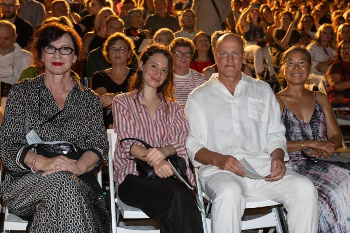 Woody Harrelson uživao u sjajnoj izvedbi Ekvinocija! 1 Woody Harrelson Ekvinociji DLJI
